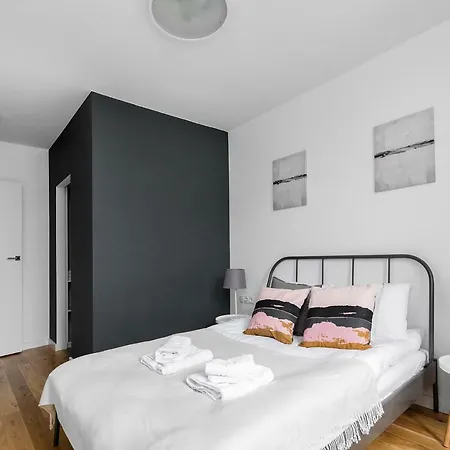 Metro Centrum Light Apartment