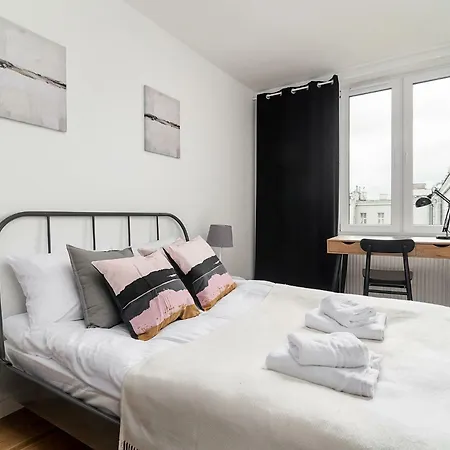 Metro Centrum Light Apartment *